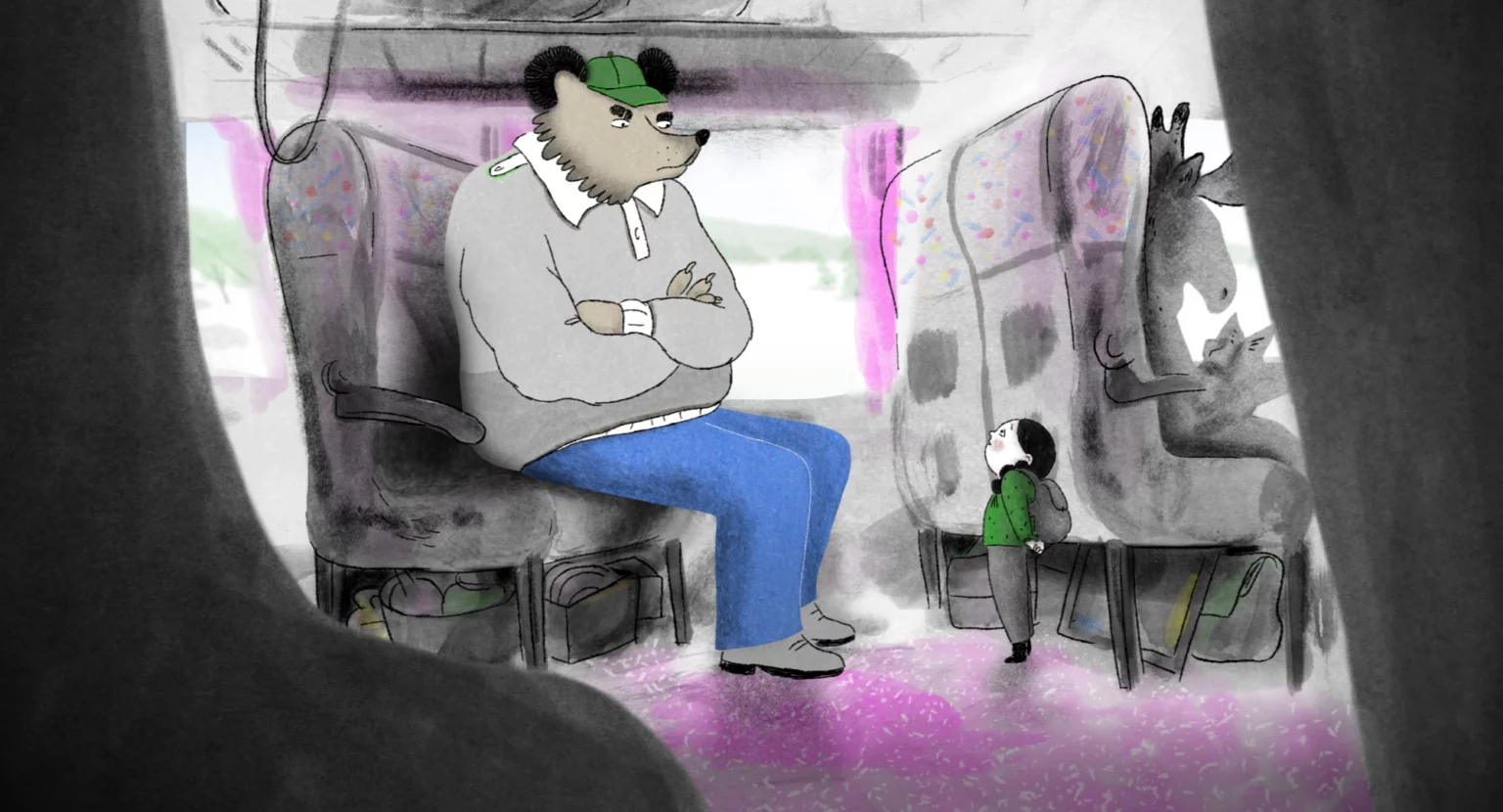 Un passager à tête d'ours assis dans le bus tandis qu'Agata l'observe, scène du film Autokar