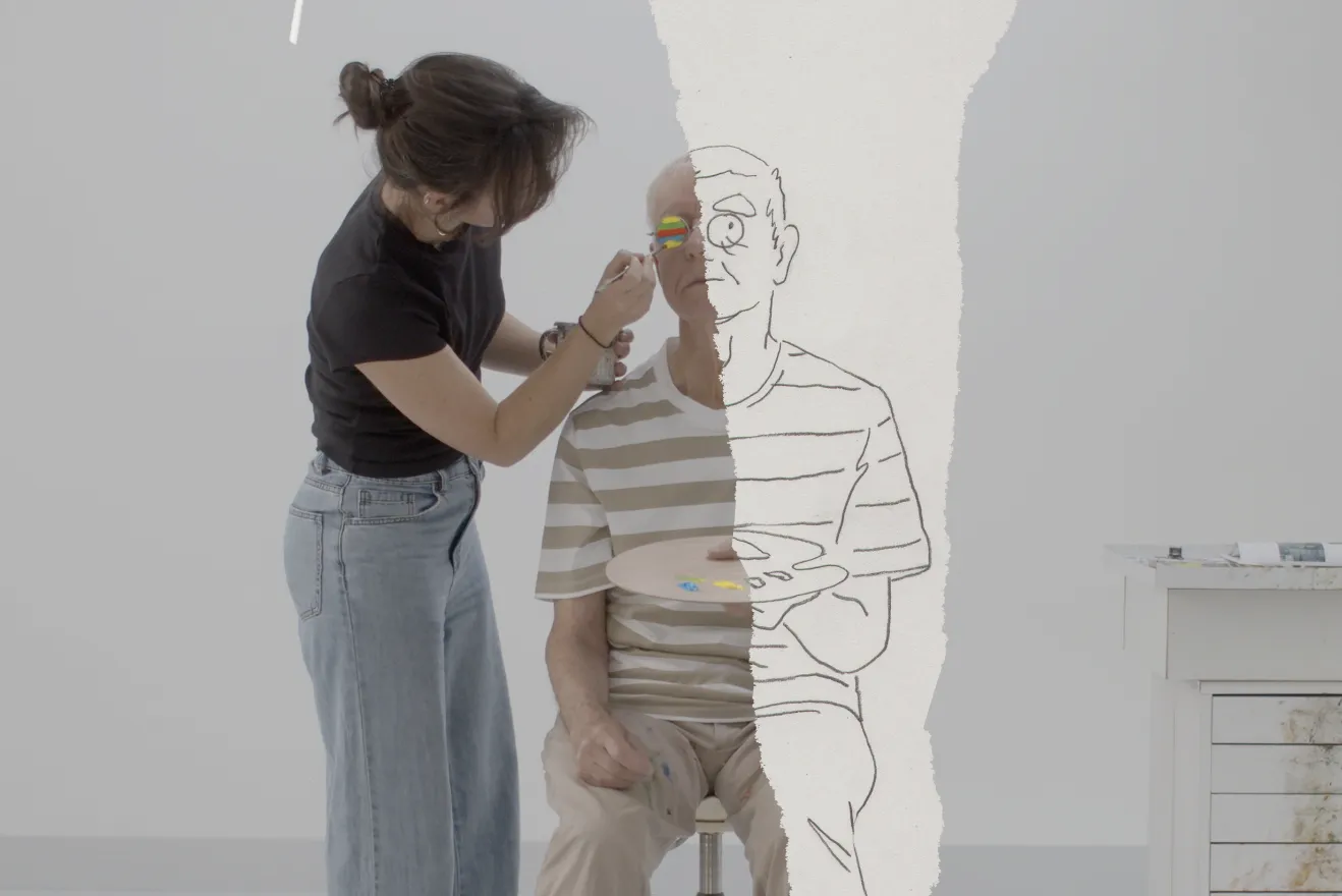 Camille Authouart peignant en gros plan le visage de son père, dont le buste se prolonge en illustration au trait sur papier déchiré, symbolisant le passage de la prise de vue réelle à l'animation 2D du documentaire
