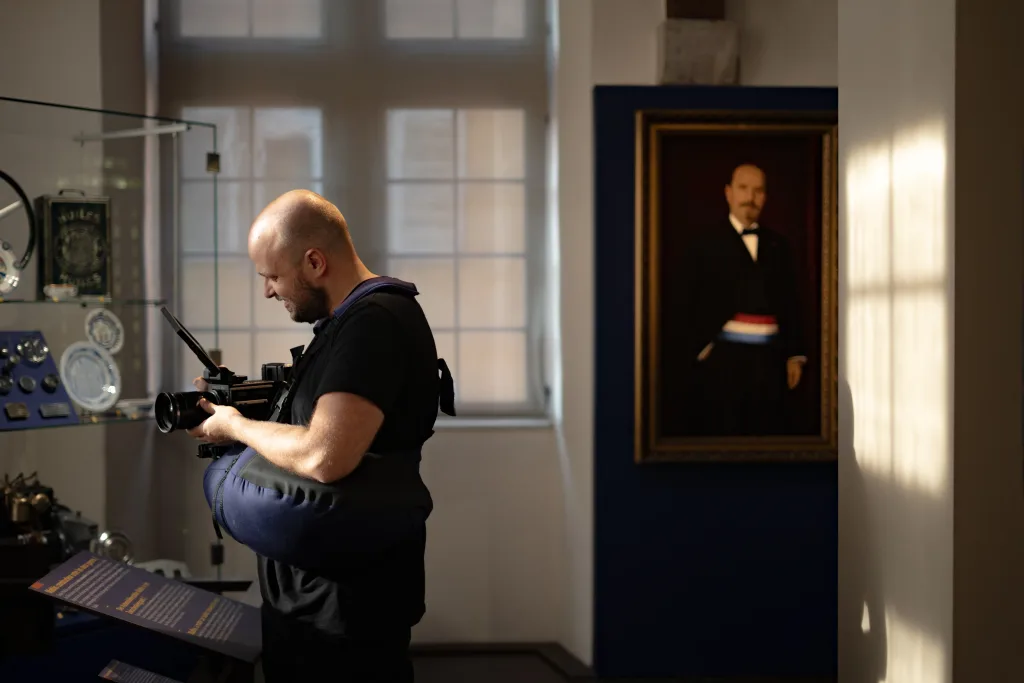Cadreur lors d'un tournage vidéo pour les Musées de Strasbourg pour un film corporate.