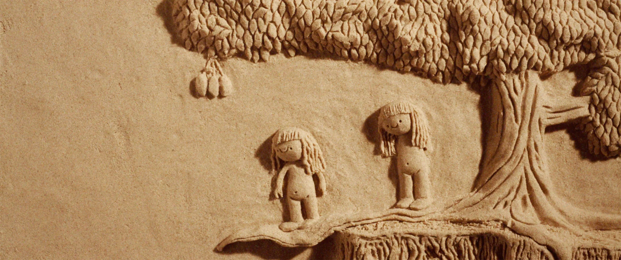 Sculptures de sable de Nara et Tayra enfants, court-métrage d'animation Guaxuma