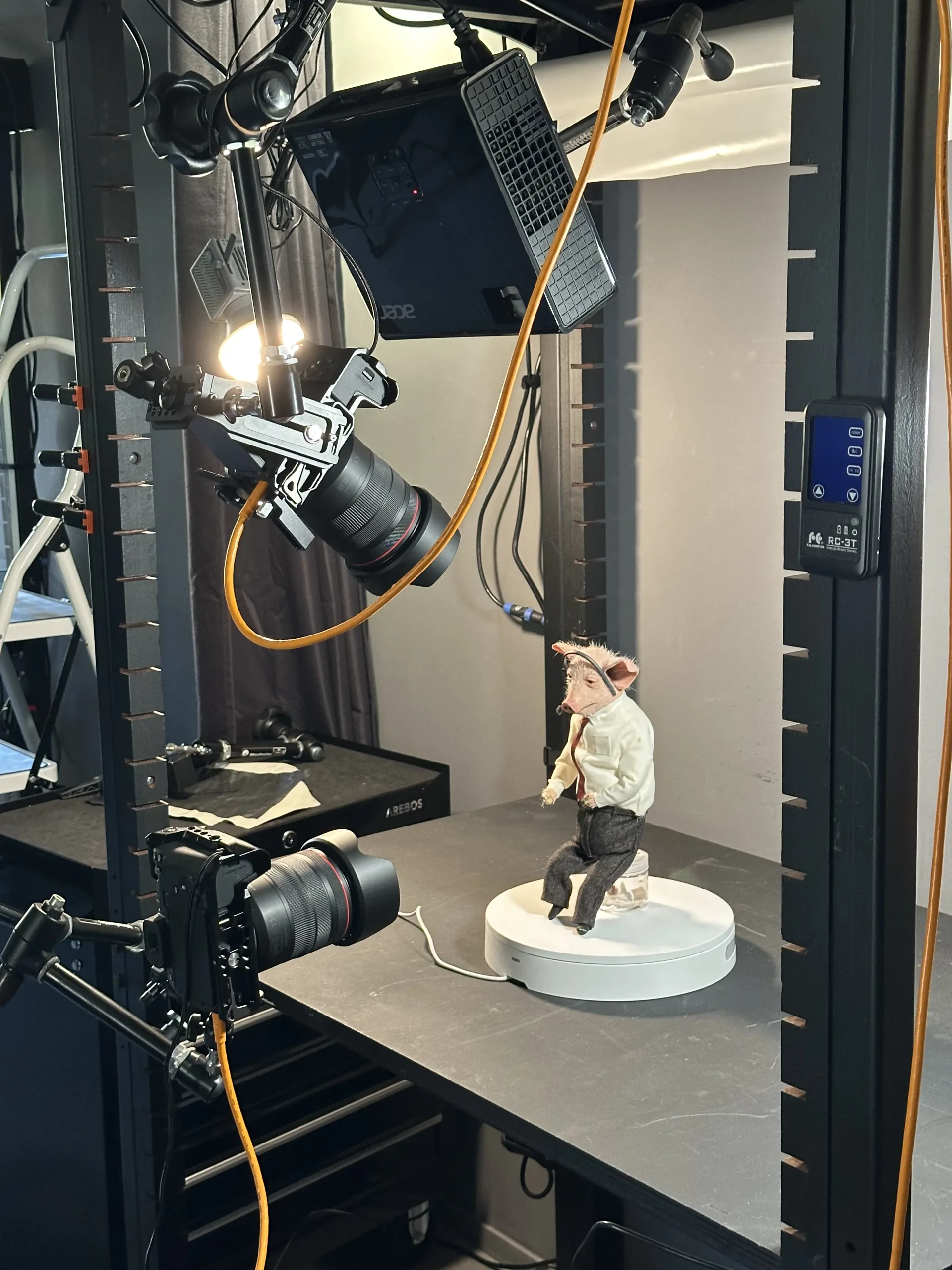 Prise de vue image par image d'une marionnette en stop-motion sur le tournage de THE END, Niki Lindroth von Bahr