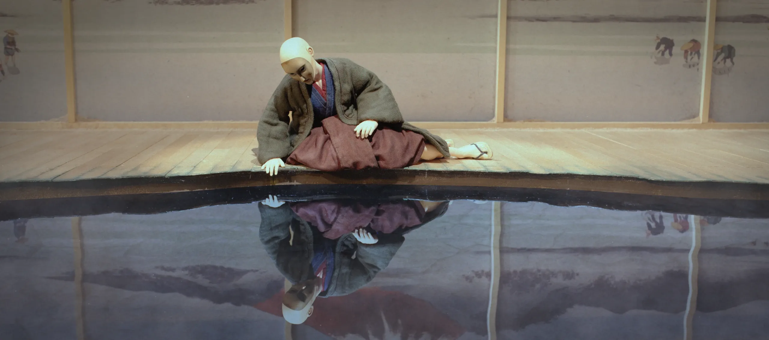 Kabuki agenouillé face à son reflet, court-métrage d'animation en stop-motion Kabuki