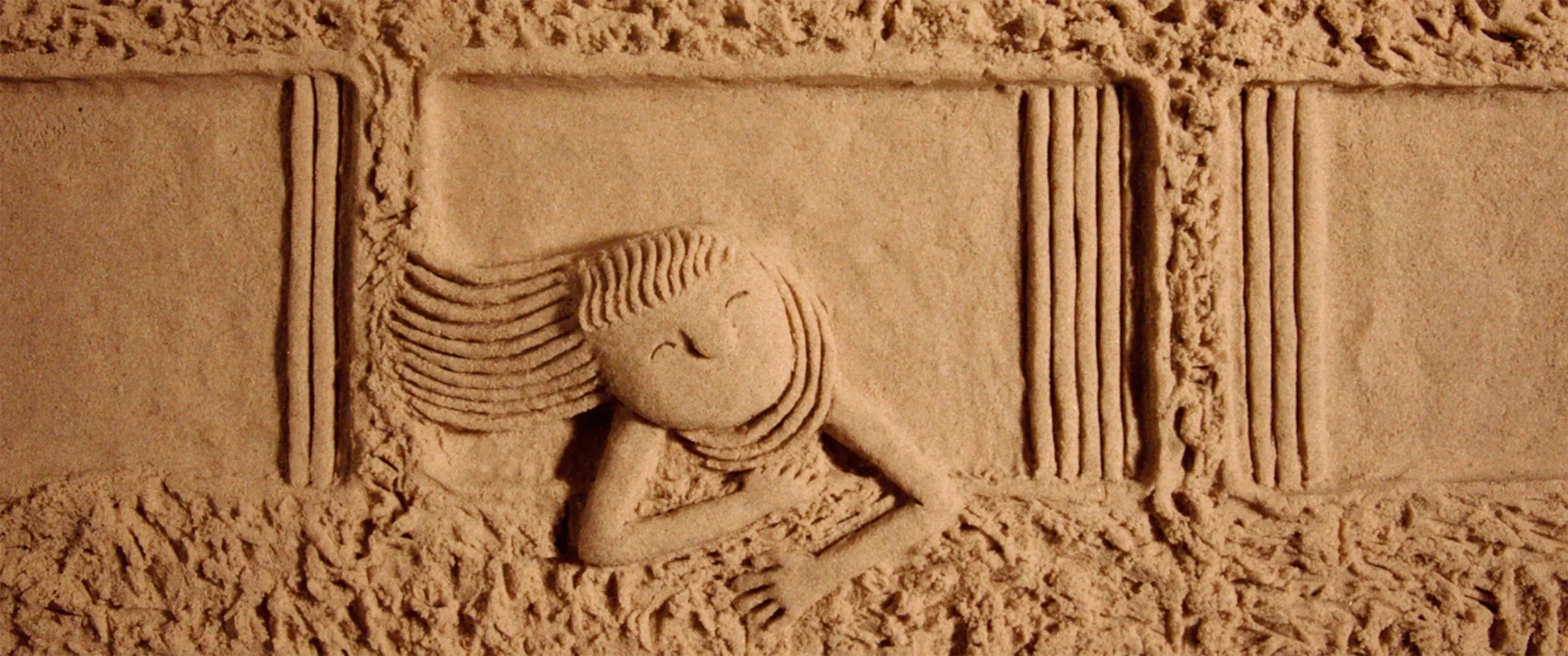 Sculpture de sable représentant une fillette endormie, court-métrage Guaxuma